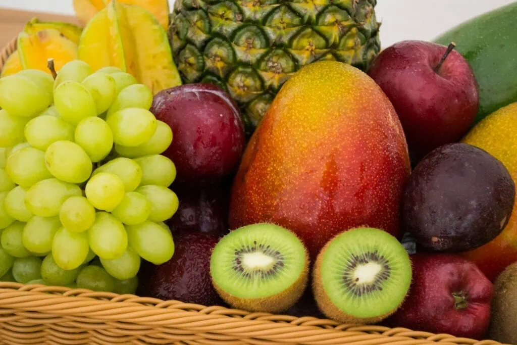 https://unsplash.com/photos/red-apple-fruit-beside-green-apple-and-yellow-fruit-on-brown-woven-basket-5JQH9Iqnm9o?utm_content=creditCopyText&utm_medium=referral&utm_source=unsplash