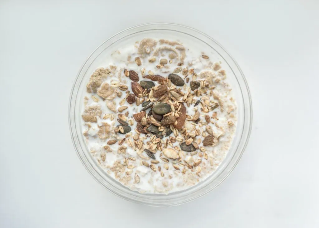https://unsplash.com/photos/oatmeal-with-milk--0gya0UbwPs?utm_content=creditCopyText&utm_medium=referral&utm_source=unsplash
