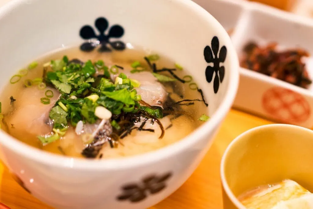 https://unsplash.com/photos/white-and-blue-ceramic-bowl-with-soup-P5xoMZsi5bs?utm_content=creditCopyText&utm_medium=referral&utm_source=unsplash