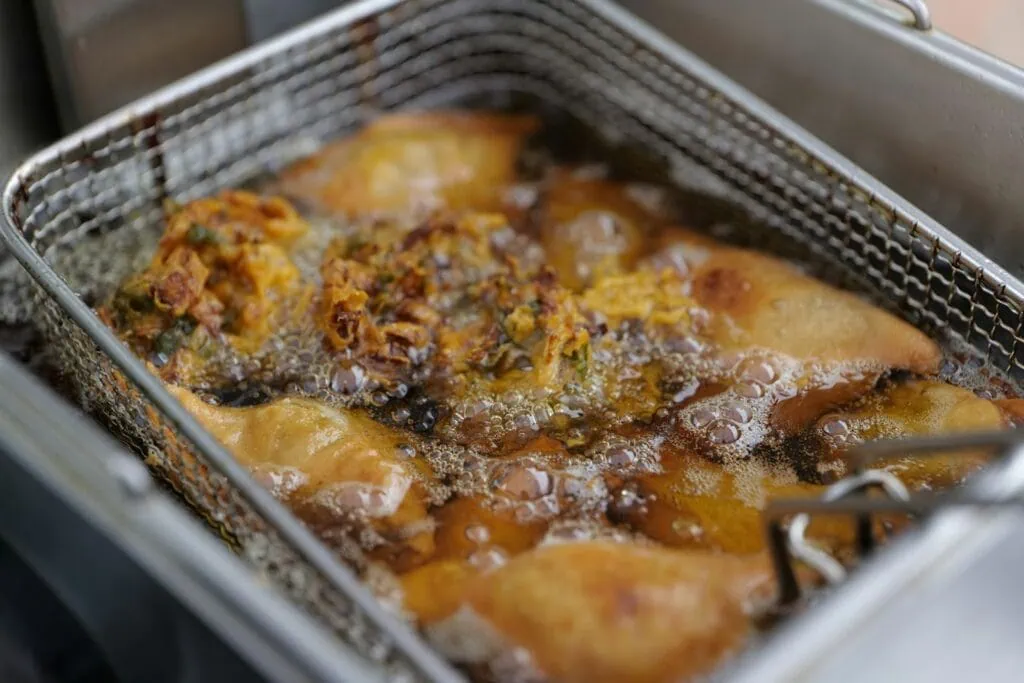 https://unsplash.com/photos/stainless-steel-tray-with-food-IaggzeXv9TI?utm_content=creditCopyText&utm_medium=referral&utm_source=unsplash