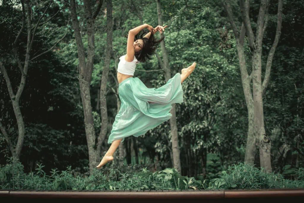 https://unsplash.com/photos/woman-in-white-dress-jumping-on-brown-wooden-fence-during-daytime-Hzbw7bnMufs?utm_content=creditCopyText&utm_medium=referral&utm_source=unsplash