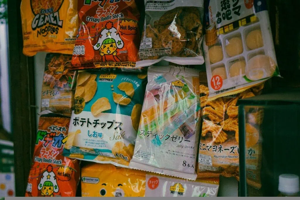 https://unsplash.com/photos/bags-of-food-on-a-shelf-wUlOW2MHjlw?utm_content=creditCopyText&utm_medium=referral&utm_source=unsplash