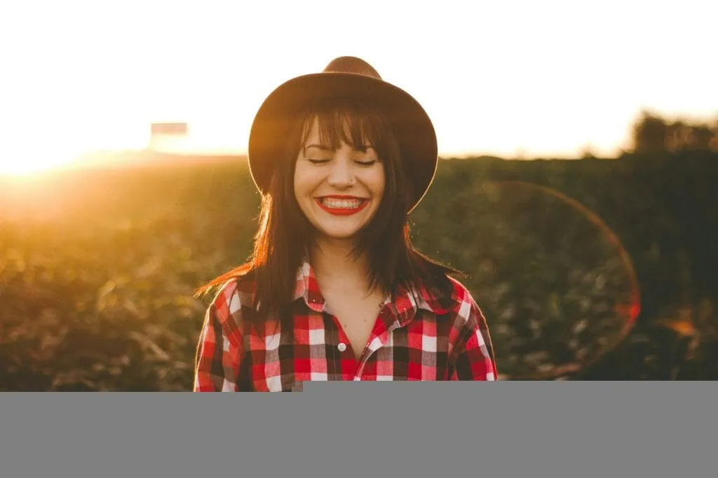 https://unsplash.com/photos/golden-hour-photography-of-woman-in-red-and-white-checkered-dress-shirt-6ypOmTNK2FA?utm_content=creditCopyText&utm_medium=referral&utm_source=unsplash